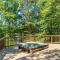 Foxtail Lake Front Chalet with HOT TUB - Innsbrook