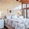 Cardinal Lake Front Cottage - Innsbrook