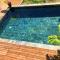 F2 Ixora - spa - piscine - vue mer - 9 min de la plage - Ti Zwézo Paradi - 拉特里尼泰