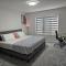 Sleek Home in Trendy Community at SW, Edmonton - 埃德蒙顿