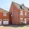 Spacious 4 bedroom, perfect for contractors, families, private parking - Royal Wootton Bassett