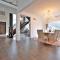 Modernized Five Bedroom Villa - 列治文山
