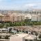 Cozy 1BHK Getaway with Balcony by BlueCloud holidays - 沙迦