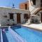 Stonehouse with private swimming pool - Калепія