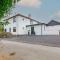 Bag-End House - Unique home with Balcony, Beautiful Views, Ping Pong and Hot Tub option - Sleeps 14 - 克罗伊德