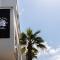 MOB HOTEL Cannes