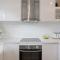 Stylish Zen Bungalow w Firepit + Walk to Beach