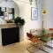 Modern and Bright Three Bed Apartment