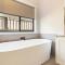 Modern Family-Friendly Getaway 4-Bdr 2 Bath