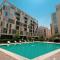 Cozy 1BHK Getaway with Balcony by BlueCloud holidays - 沙迦