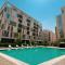 Cozy 1BHK Getaway with Balcony by BlueCloud holidays - 沙迦