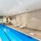 Stylish and Modern Apartment - Balcony and Pool - Auckland