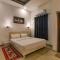 Hotel S R INN