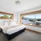 Residence at 165 Great for large groups Sleeps 11