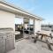 Residence at 165 Great for large groups Sleeps 11
