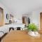 Residence at 165 Great for large groups Sleeps 11