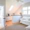 Gorgeous Traditional Home Modern Amenities Downtown Harwichport