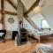 Hof Vierzehnender im Hohen Venn - 70qm Fachwerk-Studio - grosses Wohn-Schlafzimmer mit Dachterrasse und Kaminofen - separate Küche - perfekt für Paare - Monschau - Eifel - Hunde willkommen - Islandpferde