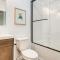 Modern Hikers Haven with DuPont State Forest Views! - هيندرسونفيل