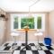 Charming Home Near UBC with Parking & Backyard - فانكوفر