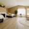 Heart of Las Vegas 8 Beds, Pool Table, BBQ! - Las Vegas