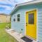 Updated Galveston Studio with Deck - 1 Mi to Beach! - Галвестон