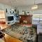 The Ideal Spot- Pet Friendly Waterfront with Retro Styling