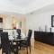 Modern 2 Suites Vacation Apartment RE7659-304