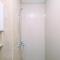 Fully Furnished with Cozy Design Studio Transpark Cibubur Apartment By Travelio - 德波