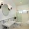 NEW 5BR Farmhouse Estate - AC Pool Gym Pickleball
