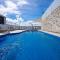 Cairns City Escape - Elevated Modern Haven with Pool