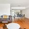 Spacious Freo Apt BBQ Balcony & 2 Cars