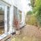 3 Drayman Square
