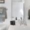 Brand New Home 10min To Green Lake
