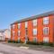 Stylish Apartment - Close to the City Centre - Free Parking, Fast Wi-Fi and Smart TV with Netflix by Yoko Property - Aylesbury