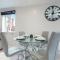 Stylish Apartment - Close to the City Centre - Free Parking, Fast Wi-Fi and Smart TV with Netflix by Yoko Property - Aylesbury