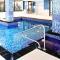 Stylish Executive City Pad w Parking and Pool