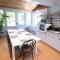 Parkside Spacious Central Family Retreat