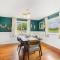 Charming Family-Friendly 2 Bedroom 1 Bathroom Retreat Near Astoria & Beach