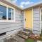 Charming Family-Friendly 2 Bedroom 1 Bathroom Retreat Near Astoria & Beach