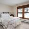 Luxe Chalet Ski On Off Hot Tub Pool and Views - 基灵顿