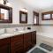 Luxe Chalet Ski On Off Hot Tub Pool and Views - 基灵顿