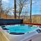 Beartopia- hot tub, views, 2 primary suites! - 基灵顿