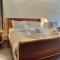 Beartopia- hot tub, views, 2 primary suites! - 基灵顿