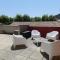Grande terrasse et vue sur le site antique