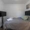 Comfortable 2 Bed Apartment Pass the Keys