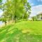 Flippin Home with Deck and Grill Steps to White River