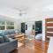 'Highview' Queensland Coastal Charm steps from Beach - Urangan