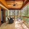 Maple Treehouse Cabin - Rustic Luxury Near Asheville
