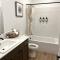 Luxurious 2BR 2BA Modern Getaway - Bakersfield